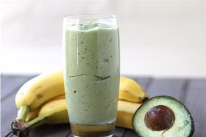 Cách làm smoothie chuối và bơ thơm ngon cho ngày hè