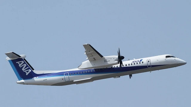 Một chiếc máy bay Bombardier Dash 8 Q400