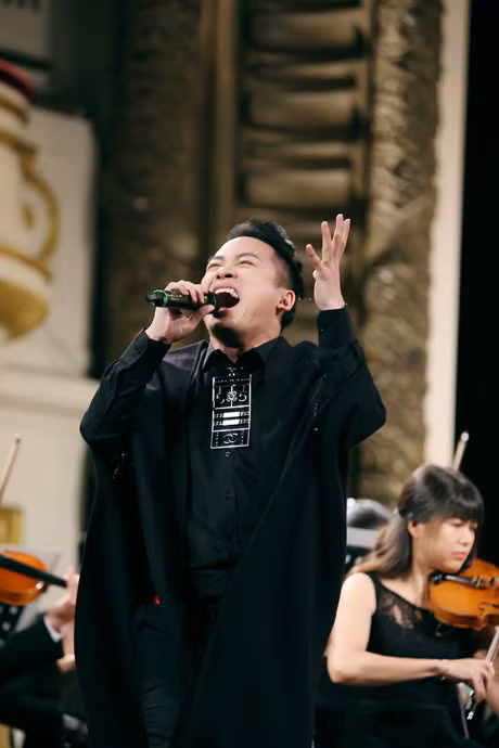 Divo Tung Duong thang hoa khi hat rock cung giao huong - Anh 3