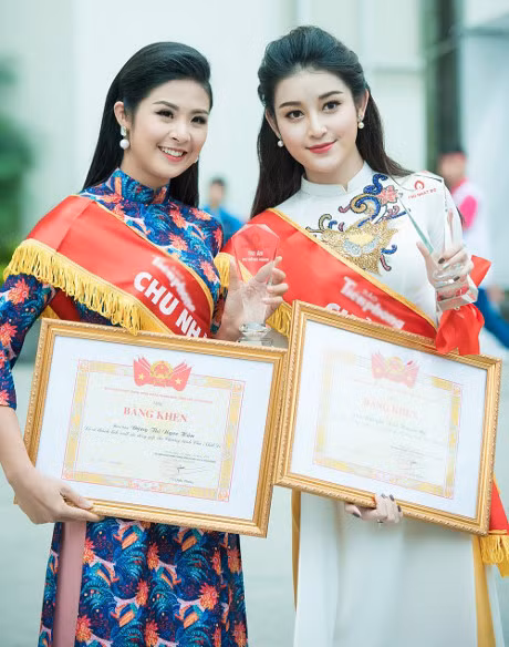 Huyen My cu the nay thi bao sao fan 