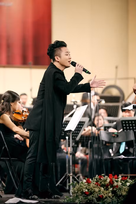 Divo Tung Duong thang hoa khi hat rock cung giao huong - Anh 2