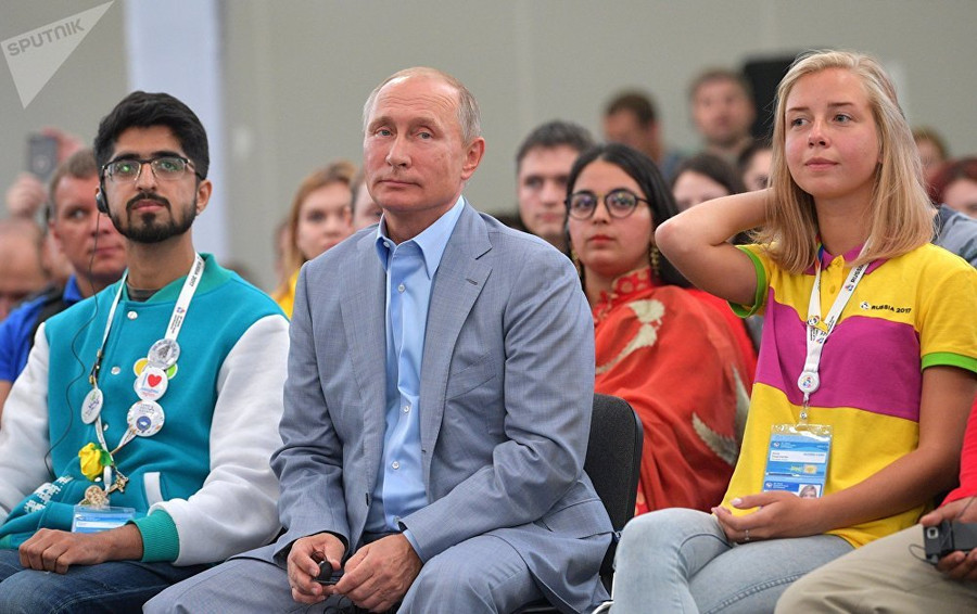 Ông Putin tham dự thảo luận theo chủ đề "Thanh niên năm 2030: Hình ảnh của tương lai" Ông Putin tham dự thảo luận theo chủ đề "Thanh niên năm 2030: Hình ảnh của tương lai"