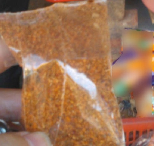 Ruốc trộn của một cơ sở do anh Chửng nhập hàng (ảnh cắt từ clip)
