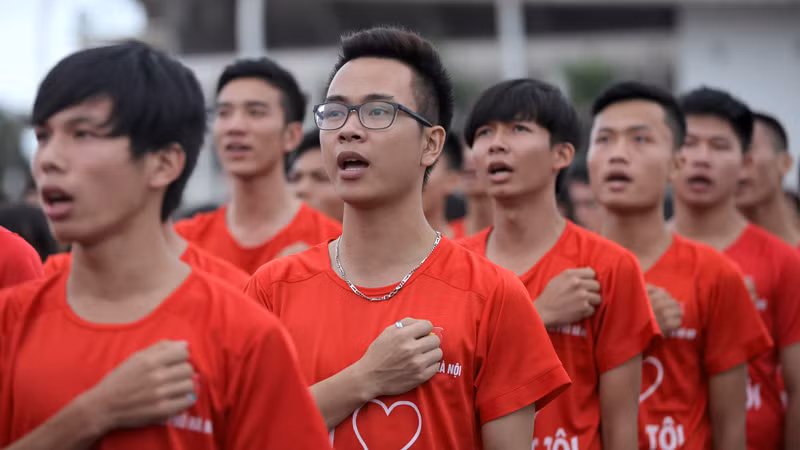 chào cờ, hát quốc ca