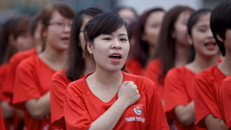 chào cờ, hát quốc ca