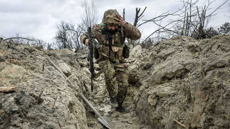 Binh sĩ Ukraine ở tiền tuyến. (Ảnh: Getty Images)