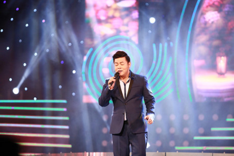 Không còn scandal như trước, Quang Lê làm rung động, lấy đi nước mắt của triệu trái tim - Ảnh 1 Khong con scandal nhu truoc, Quang Le lam rung dong, lay di nuoc mat cua trieu trai tim - Anh 1