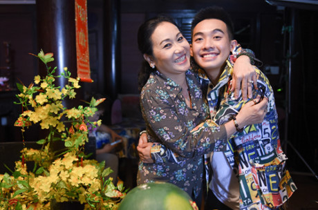 Hồ Ngọc Hà đóng phim hài ngắn về Tết - Ảnh 4 Ho Ngoc Ha dong phim hai ngan ve Tet - Anh 4