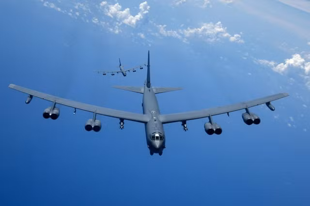Máy bay ném bom chiến lược có khả năng mang vũ khí hạt nhân Boeing B-52H Stratofortress.