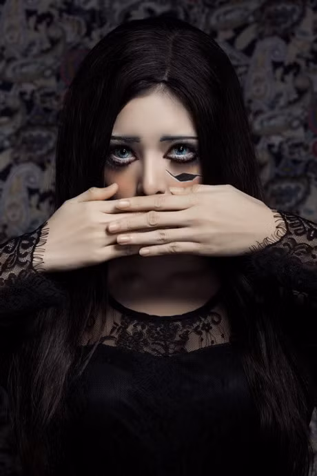 Lilly Luta hoa ac quy van dep ngo ngan - Anh 7