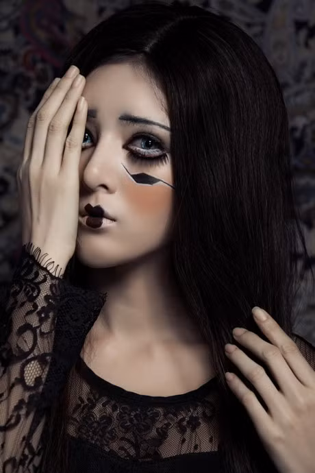 Lilly Luta hoa ac quy van dep ngo ngan - Anh 6