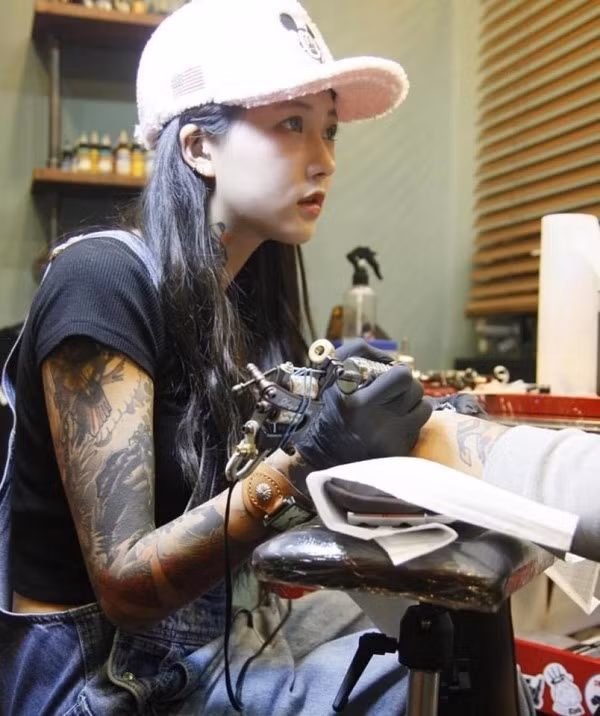 Vẻ đẹp ngọt ngào như nữ sinh của nữ nghệ nhân xăm mình Hàn Quốc ảnh 6