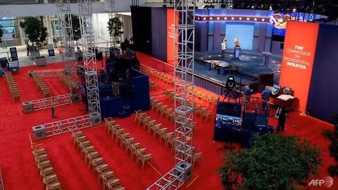 Công tác chuẩn bị cho buổi tranh luận.