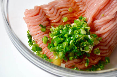 Bánh gối chiên bọc thịt gà - bữa sáng ngon miệng nhanh chóng - Ảnh 2 Banh goi chien boc thit ga - bua sang ngon mieng nhanh chong - Anh 2