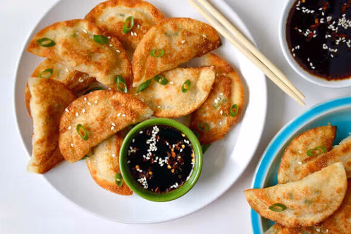 Bánh gối chiên bọc thịt gà - bữa sáng ngon miệng nhanh chóng