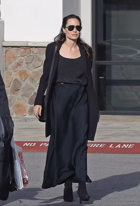 Con gai tomboy cua Angelina Jolie hao hung di mua do cung me - Anh 10