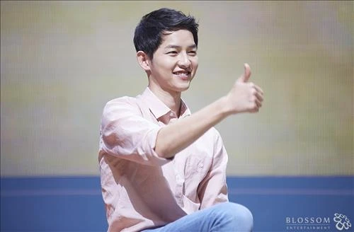 Song Joong Ki sẽ cạo đầu cho bộ phim sắp tới