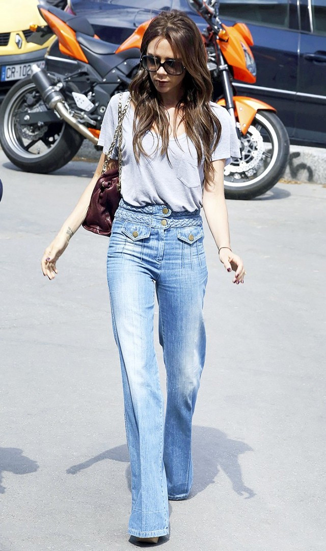 7. Lưu ý cách mix đồ: "Tôi diện áo thun Gap, quần jeans ống loe và cặp kính yêu thích. Đó là bộ đồ hoàn hảo giúp bạn thu hút ở mọi nơi" 7. Lưu ý cách mix đồ: "Tôi diện áo thun Gap, quần jeans ống loe và cặp kính yêu thích. Đó là bộ đồ hoàn hảo giúp bạn thu hút ở mọi nơi"