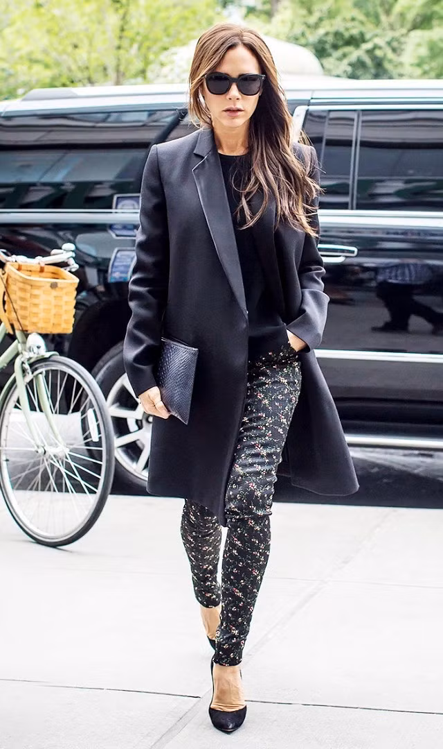 1. Tin vào con mắt của chính mình: "Đừng nghe theo lời khuyên của stylist, một phụ nữ sẽ trông thiếu tự nhiên nếu cứ ăn mặc theo nguyên tắc nào đó mà cô ấy không muốn. Nguyên tắc của tôi chỉ đơn giản là, mặc theo ý mình nhưng luôn ngắm lại cơ thể theo toàn bộ góc cạnh trước khi bước chân ra cửa"