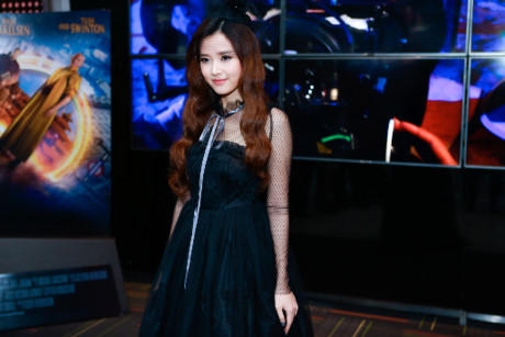 Midu, Elly Trần rạng rỡ trong buổi ra mắt phim mới - Ảnh 1 Midu, Elly Tran rang ro trong buoi ra mat phim moi - Anh 1