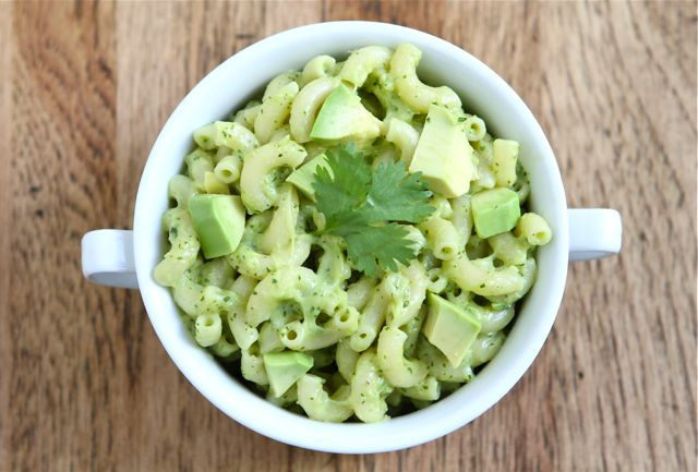 Mì nui với bơ và phô mai: Món mì nui với phô mai sẽ ngon và bổ dưỡng hơn khi kết hợp với bơ. Chỉ mất khoảng 30 phút là đã có bữa tối tuyệt vời. Ảnh: Two Peas & Their Pod. Mì nui với bơ và phô mai: Món mì nui với phô mai sẽ ngon và bổ dưỡng hơn khi kết hợp với bơ. Chỉ mất khoảng 30 phút là đã có bữa tối tuyệt vời. Ảnh: Two Peas & Their Pod.