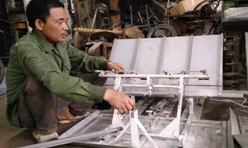 nong-dan-sang-che-may-cay-giup-vo-viec-dong-ang