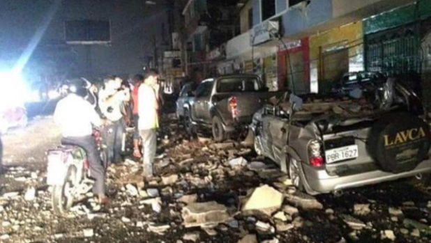 Động đất tại Ecuador: Gần 250 người chết, nhiều người vẫn mắc kẹt ảnh 3 Các khu vực ven biểu ở tây bắc Ecuador gần tâm chấn đã bị thiệt hại nặng nề do động đất và giới chức cho biết số người thiệt mạng có thể còn tăng.
