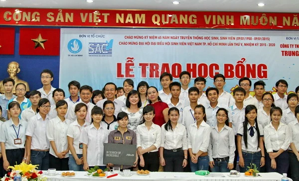 Hình ảnh lễ trao học bổng