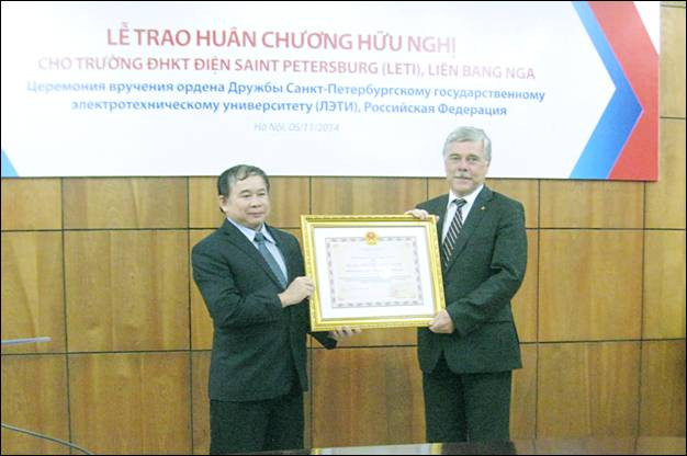 Trao Huân chương Hữu nghị cho Trường ĐH LETI 