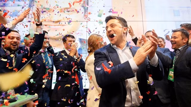 Ông Zenlensky dành chiến thắng áp đảo trước TT đương nhiệm Poroshenko