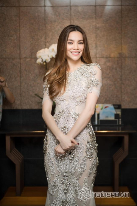 Hồ Ngọc Hà xinh như nữ thần chật vật giữa vòng vây của fans - Ảnh 7 Ho Ngoc Ha xinh nhu nu than chat vat giua vong vay cua fans - Anh 7