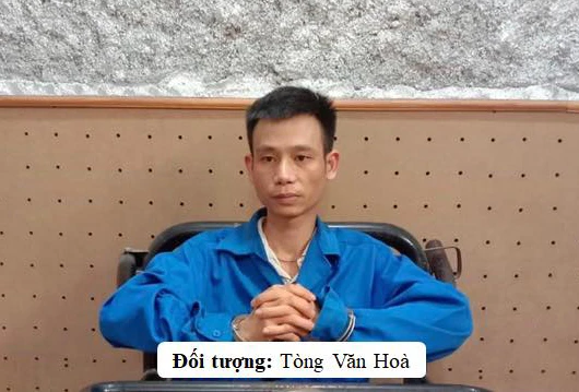 Đối tượng Tòng Văn Hòa tại cơ quan điều tra. Ảnh: Công an Mường Chà.