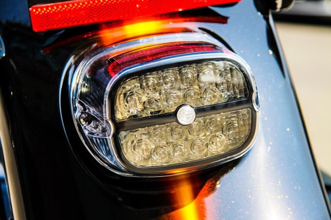 Đèn hậu sử dụng công nghệ LED, tiết kiệm năng lượng và tăng độ sáng. Chi tiết Harley-Davidson độc nhất Việt Nam giá gần 800 triệu