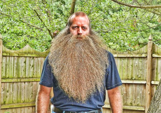 Trước đó, ông Langum từng được trao kỷ lục Guiness cho người có bộ râu tự nhiên đẹp nhất thế giới. Mô tả ảnh.