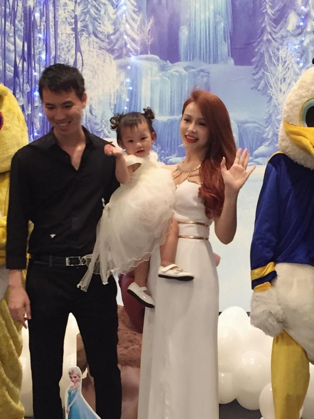 Cơ ngơi sang trọng, hoành tráng của chồng Huyền Baby ảnh 1 Cuộc sống hạnh phúc, giàu có và viên mãn của Huyền Baby cùng đại gia trẻ kinh doanh khách sạn.