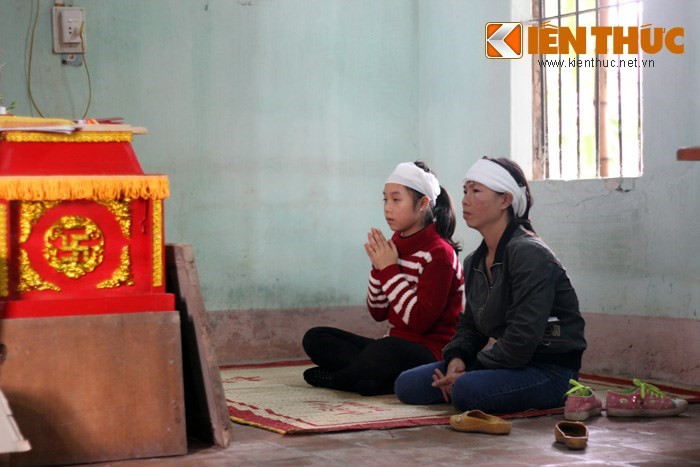 Tang lễ cô gái suy thận: Mẹ chồng đau xót tiễn biệt con dâu - Hình 8 Tang le co gai suy than: Me chong dau xot tien biet con dau-Hinh-8