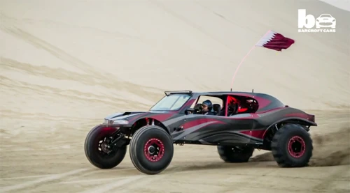 Một chiếc Dune buggy của Sand Cars trổ tài trên sa mạc. Ảnh từ video.