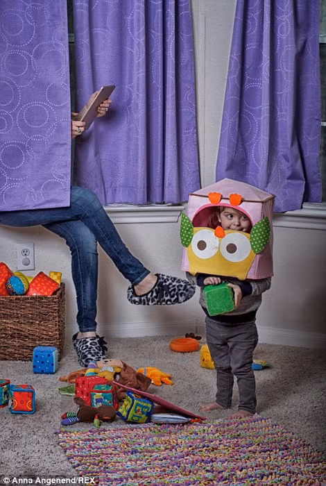 Cuộc sống đảo lộn vì cô con gái hiếu động