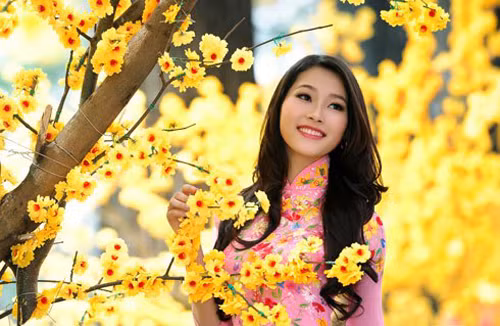 Đặng Thu Thảo đẹp mê hồn với áo dài đón xuân sang