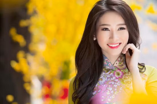 Đặng Thu Thảo đẹp mê hồn với áo dài đón xuân sang