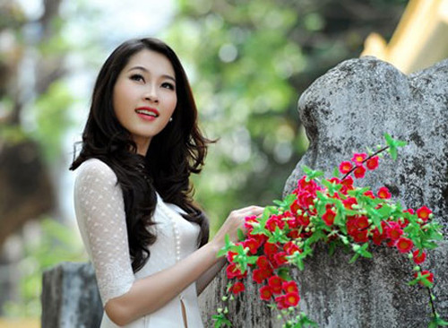 Đặng Thu Thảo đẹp mê hồn với áo dài đón xuân sang ảnh 3 Đặng Thu Thảo đẹp mê hồn với áo dài đón xuân sang