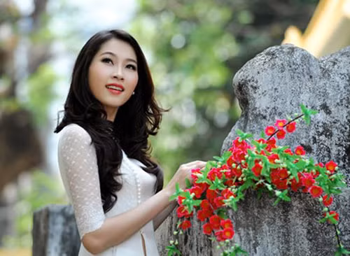 Đặng Thu Thảo đẹp mê hồn với áo dài đón xuân sang