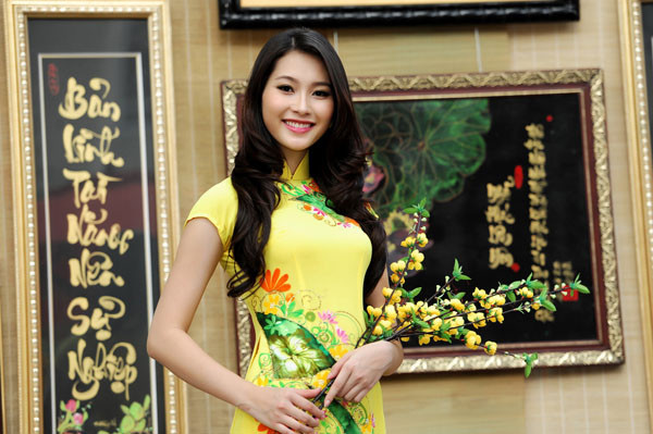 Đặng Thu Thảo đẹp mê hồn với áo dài đón xuân sang ảnh 1 Đặng Thu Thảo đẹp mê hồn với áo dài đón xuân sang