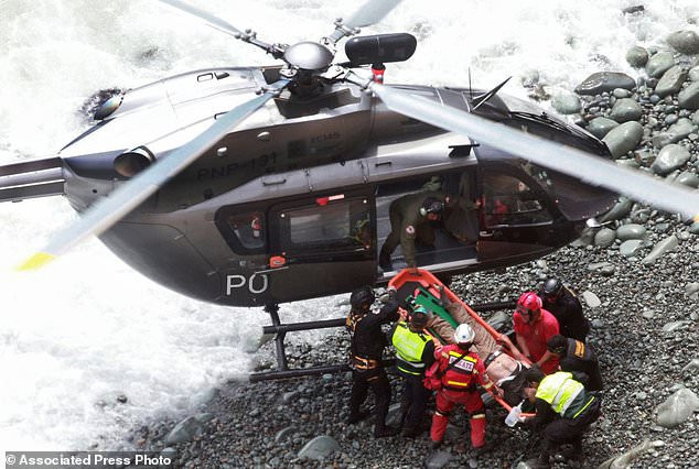 Trực thăng cứu hộ đã có mặt Trực thăng cứu hộ đã có mặt