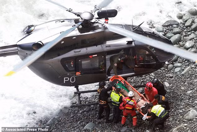 Trực thăng cứu hộ đã có mặt