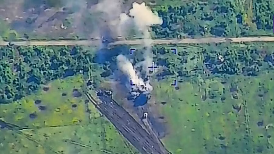 Video cả đoàn xe bọc thép bị hỏa thiêu