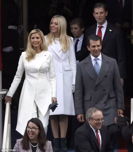 Hau due ong Trump xuat hien 