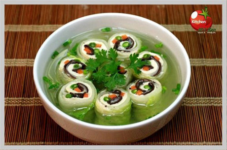 Canh cải thảo cuộn ức gà giải nhiệt ngày Tết - Ảnh 1 Canh cai thao cuon uc ga giai nhiet ngay Tet - Anh 1