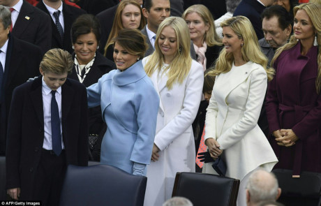 Hậu duệ ông Trump xuất hiện Hau due ong Trump xuat hien