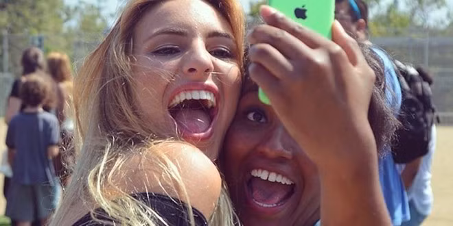 20 bạn trẻ nổi tiếng nhất trên YouTube và Vine năm 2015